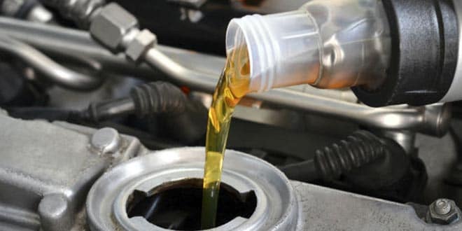 Quand et comment ajouter de l'huile moteur pour voiture ?